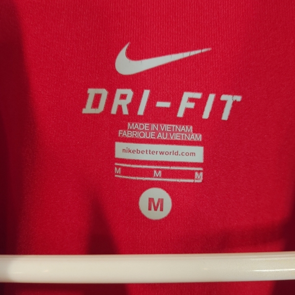 Men's Nike Red and Black Short Sleeve Tee. Size Medium - Picture 6 of 6